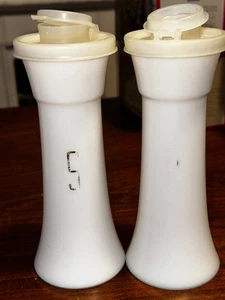 Vintage Tupperware Classic 6" Sanduhr S & P Salz & Pfefferstreuer Set #713 #2 - Bild 1 von 3