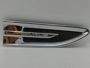 2010-2019 Ford Taurus Passenger Right Front Fender Vent Emblem Logo - Foto 1 di 12
