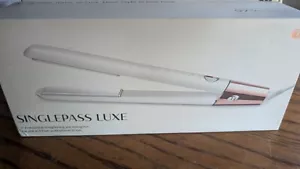 T3 SinglePass Luxe Professional Straightening Flat Iron - 1" - White (76505) - Picture 1 of 5