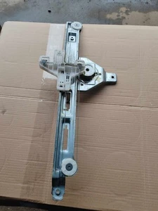2013 JEEP COMPASS WINDOW REGULATOR REAR RIGHT DRIVER SIDE 05074822AA - Picture 1 of 3