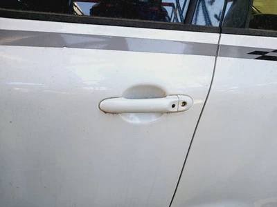 Manija de puerta exterior del conductor delantero Nissan Juke 11-17 blanca/QAB OEM 806401KA2B Foto 1 de 4