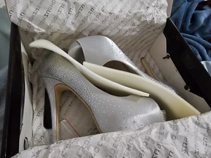 Zu Shoes Date-Me Silver Heels. Size 8.5. Pre-owned but comes with box etc. - Picture 1 of 10