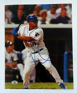 VERNON WELLS Signed 8 x 10 Photo Toronto Blue Jays Angels - Picture 1 of 1