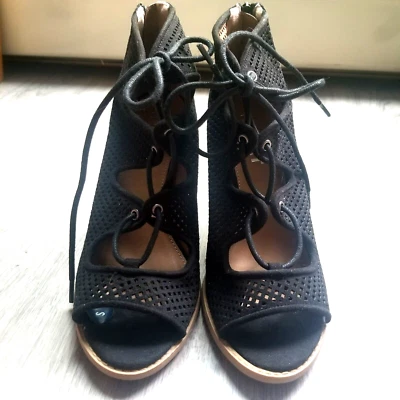 Report Women’s Heel Pumps Shoes Suede Peep Toe Black Perforated Size 8 M Summer - Image 1 of 4