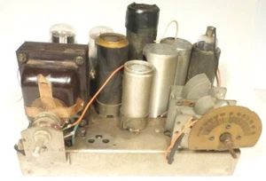 vintage ATWATER KENT 944  CATHEDRAL:  Untested CHASSIS w/all 4 TUBES & GRAPHIC - Picture 1 of 7