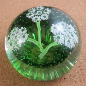 Große Vintage kontrollierte Blase weiß grün Blumen Glas Briefbeschwerer 3,5" - Bild 1 von 19