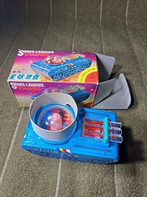 Tanque de aterrizaje de estrellas de colección MF 710 juguete de lata de fricción. Nuevo en caja  Foto 1 de 3