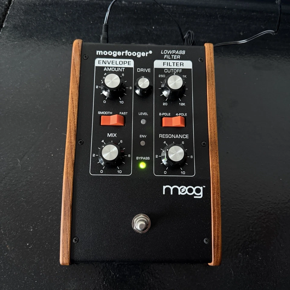 Usado Moog MF-101 Moogerfooger Filtro Paso Bajo Probado Funciona Pedal Efecto Foto 1 de 4