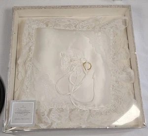 Anillo de boda Hallmark almohada encaje blanco vintage - Imagen 1 de 4