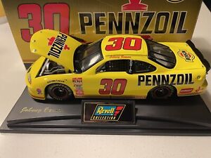Revell Collection 1:24 NASCAR Pennzoil Oil Cast #30 Car Diecast Johnny Benson