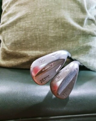 Juego de 140 cuñas de corte cuádruple Mizuno 52 y 56 cuñas de loft cada una Foto 1 de 3