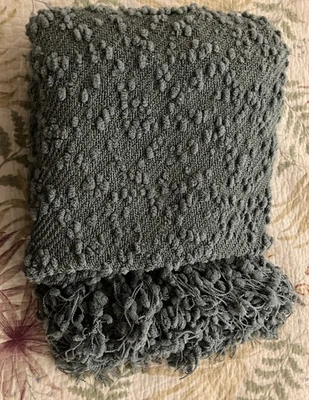 Manta Throw The Farmhouse de Rachel Ashwell verde salvia 60" x 48" Foto 1 de 4