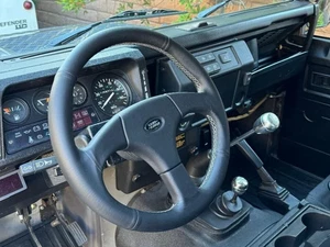 LAND ROVER DEFENDER STEERING WHEEL TD5 TD4 300 NEW ! FULL LEATHER puma 2007-2016 - Picture 1 of 4