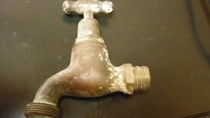 Brass Standard Garden Tap 15mm - ½" Inlet x 20mm - ¾" Outlet - Picture 1 of 5