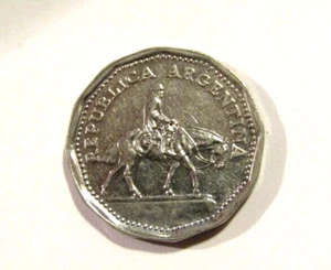 Argentina 1967 10 Pesos Coin - Picture 1 of 5