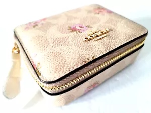 🌷Coach Weekly Pill Box Signature Canvas With Floral Print Sand CAP65🎀NEW🎁NWT - Picture 1 of 11
