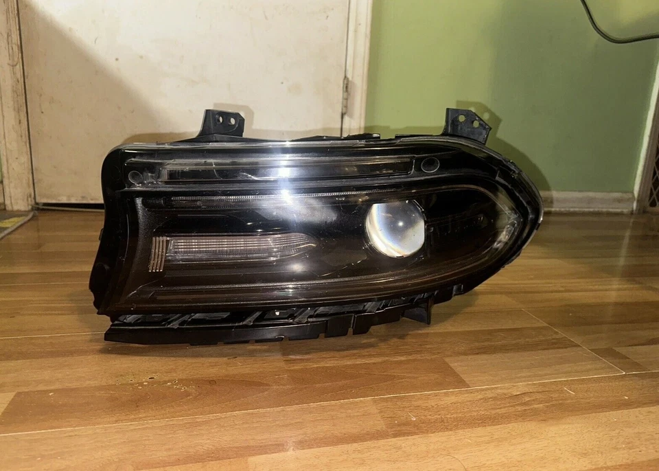 Фара водителя 2015 Dodge Charger - Изображение 1 из 1