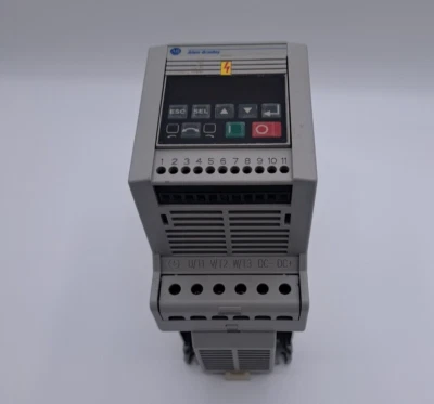 Allen Bradley 160-BA03NPS1P1 Serie C Variable Velocidad Drive 0.75 KW/1 Hp FRN:7.0 Foto 1 de 4