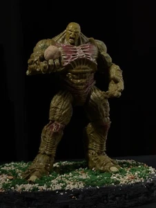 Abomination Figure Holding Skull On A Bespoke Base - Picture 1 of 6