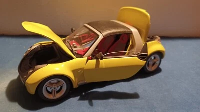 SMART GIALLA BURAGO NO BOX USATO SCALA 1/18 - Immagine 1 di 4