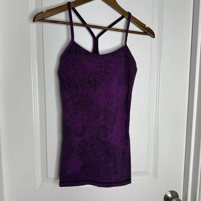 Lululemon 紫色吊带背心带文胸衬垫 - 4 码 — 第 1/4 张图片
