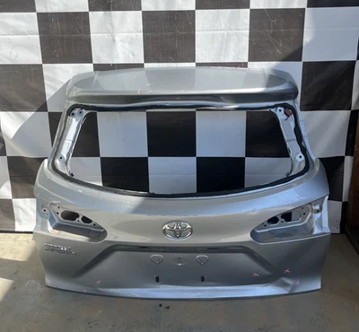 Toyota Corolla Cross 2022 2023 2024 puerta levadiza usada OEM Foto 1 de 4