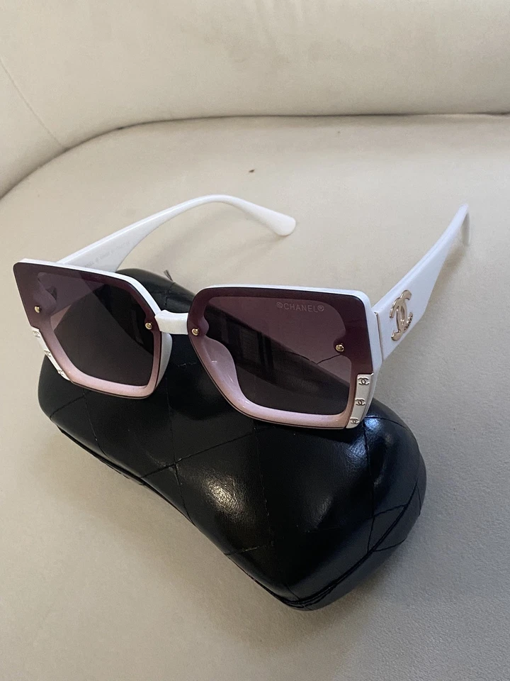 香奈儿女士太阳镜超大白色/金色口音棕色镜片  — 第 1/4 张图片