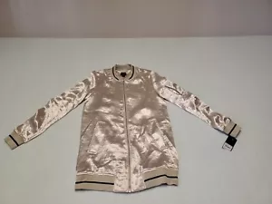 Kostenlose Presse Damen metallic silberne Jacke mit Reißverschluss mit Akzenten Größe XS lang - Bild 1 von 16