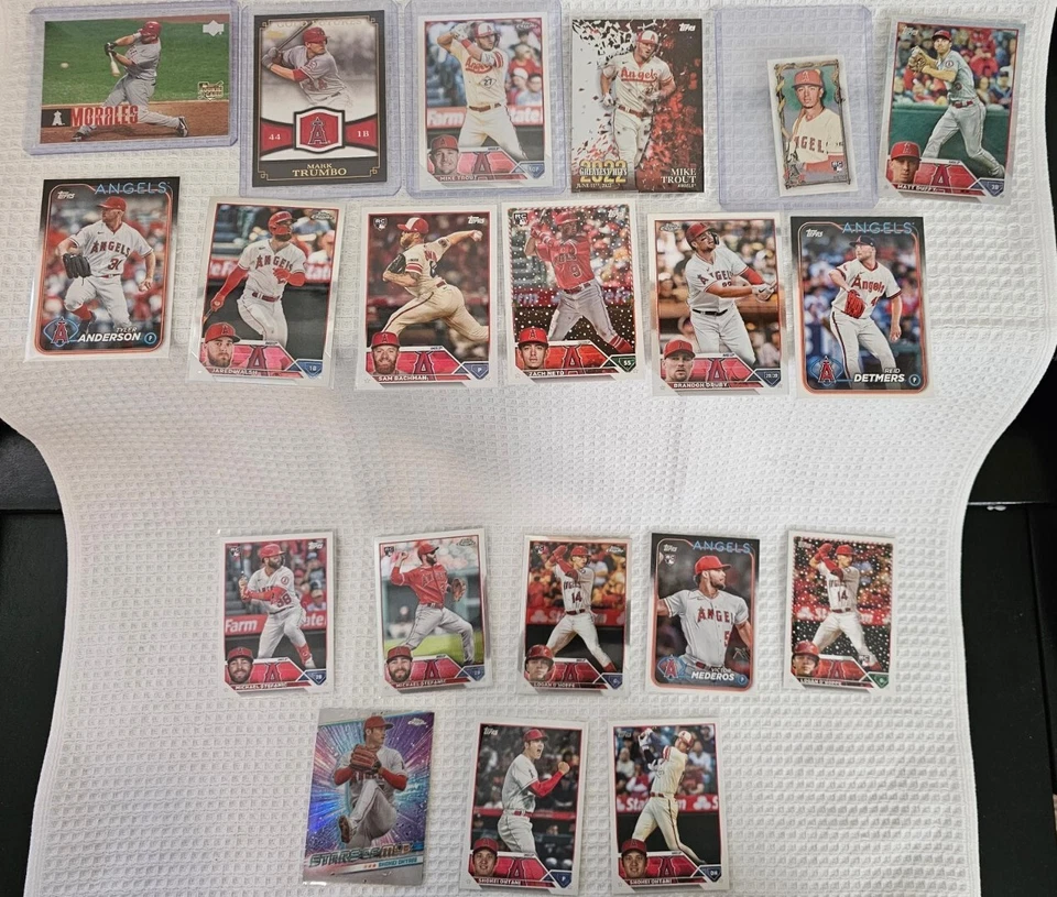 Lote de 20 tarjetas de béisbol Topps 2006-2024 Angels con novato Kendry Morales Foto 1 de 4