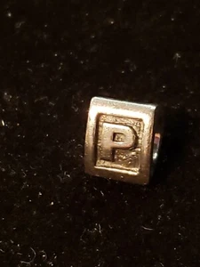 Letra del alfabeto de 3 caras de plata esterlina de Pandora. "Cuenta ""P"" inicial (RK-424) - Imagen 1 de 4