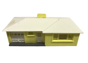 Vintage O/S Scale Ranch House Yellow White Roof One-Story Home Plasticville #200 - Picture 1 of 10