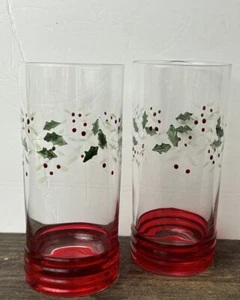 Set Of 2 Pfaltzgraff Winterberry Glasses Tumblers Red Laser Cut 20 oz Christmas - Picture 1 of 12
