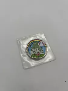 Moneda Coleccionista Esmaltada 75 Aniversario El Mago de Oz Nuevo Dragón Albino - Imagen 1 de 2