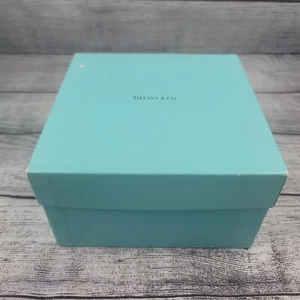 Caja de regalo Tiffany & Co icónica azul vacía 6" x 6" x 3,5" - Imagen 1 de 8