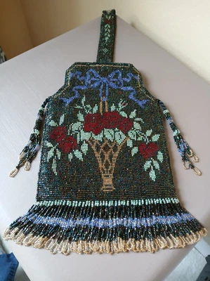 ANTIQUE 1920s BEADED HANDBAG PURSE FLOWER BASKET MOTIF VERY NICE CONDITION - Image 1 of 4