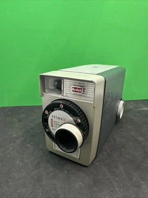 Cámara de película Kodak Brownie de colección 8 mm F 2,7 funcionando perfecta grabación vintage Foto 1 de 4