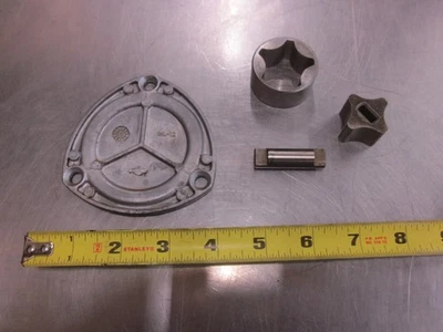 Bomba de aceite vertical para motor Briggs & Stratton Vanguard 26 hp 26 HP 796220 796221 Foto 1 de 4