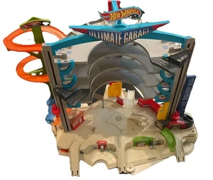Hot Wheels Ultimate Garage Shark Attack Playset 2015 - Foto 1 di 4