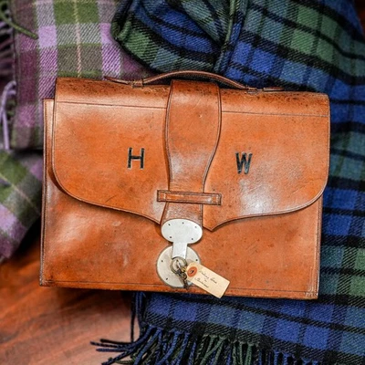 Secador de maletín victoriano antiguo inglés de cuero con llave Foto 1 de 4