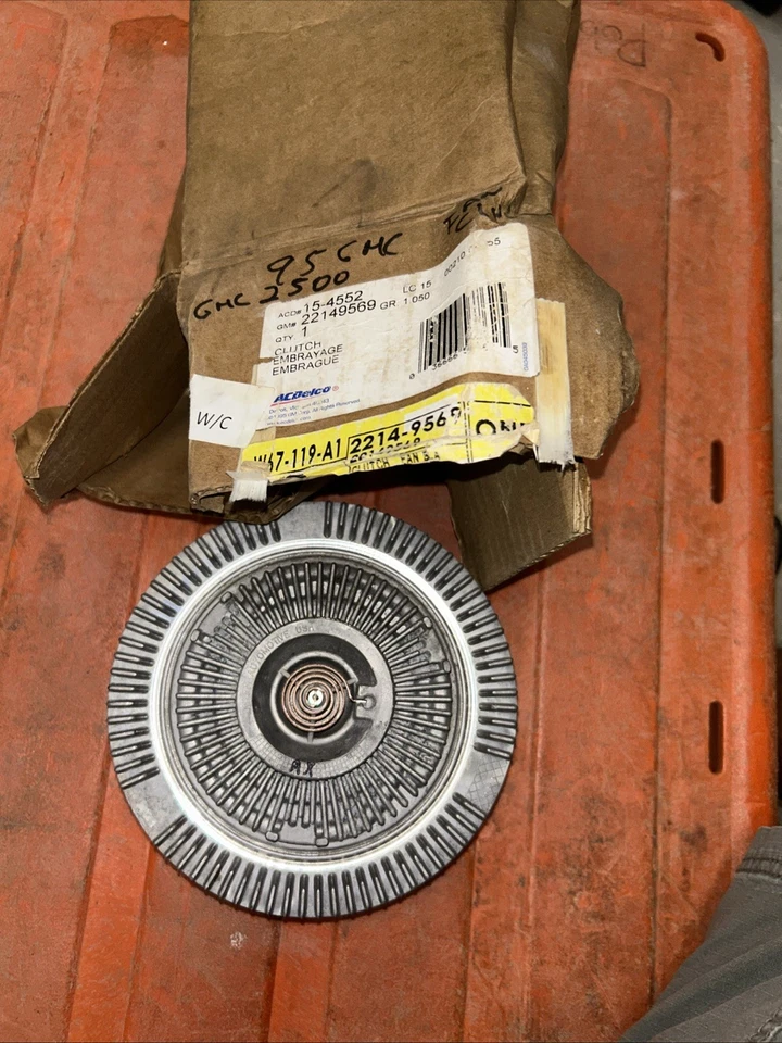GENUINE GM 22149569 FAN CLUTCH 4.3L. 5.0L 5.7L 6.2L, 6.5L 7.4L 8.1L 1988-95 - Image 1 of 3
