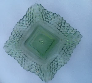 Vintage Federal grün Diamant Spitze quadratisch Rüschenrand Bonbon Schale 4 3/8" Quadrat - Bild 1 von 2