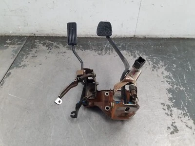 2000 99 00 Honda Civic Si EM1 Brake / Throttle Pedal Assembly #3327 D6 - Image 1 of 4