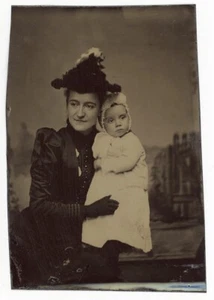 WOMAN HOLDING BABY CLOSE MOTHER AND INFANT CHILD 2 ANTIQUE TINTYPE PHOTOS - Picture 1 of 2
