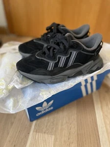 Adidas Originals OZWEEGO Unisex Schuhe, Größe 36 2/3. Grau-Schwarz. - Bild 1 von 3