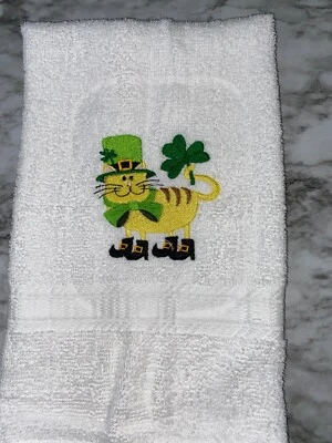 Botas trébol blanco bordado baño toalla gato día de San Patricio HS2235 Foto 1 de 3