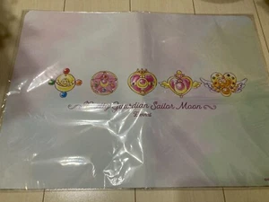 Alfombra de escritorio Sailor Moon edición Sailor Moon Store + encanto Serenity - Imagen 1 de 2