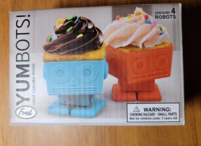Yumbots! 4 moldes de silicona para cupcakes robot de Fred genuino NUEVO Foto 1 de 2