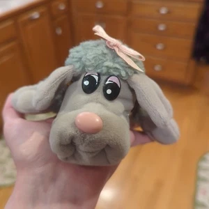 Vintage Tonka Pfund Welpen grauer Pudel Neugeborenes rosa Schleife Hund Plüschtier Stofftier 7 Zoll - Bild 1 von 7