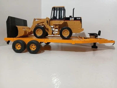 JOAL/NORSCOT CAT 918F WheelLoader 1/25 Diecast With Ertl Impliment Trailer  - Image 1 of 4