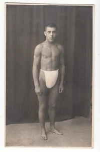 Atleta de deportes de fuerza joven hombre gimnasta culturista deportivo niño muscular ~ 1915 - Imagen 1 de 2